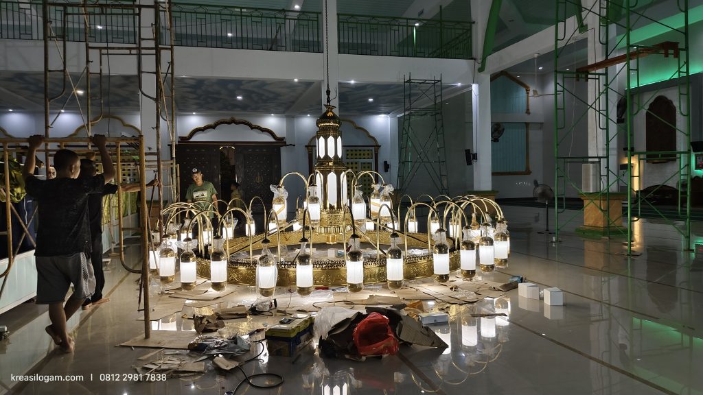 Pemasangan Lampu Gantung Masjid di Polewali Mandar Sulawesi Barat filter: 0; fileterIntensity: 0.0; filterMask: 0; brp_mask:0;
brp_del_th:null;
brp_del_sen:null;
delta:null;
module: photo;hw-remosaic: false;touch: (-1.0, -1.0);sceneMode: 3145728;cct_value: 0;AI_Scene: (-1, -1);aec_lux: 0.0;aec_lux_index: 0;albedo: ;confidence: ;motionLevel: -1;weatherinfo: null;temperature: 41;