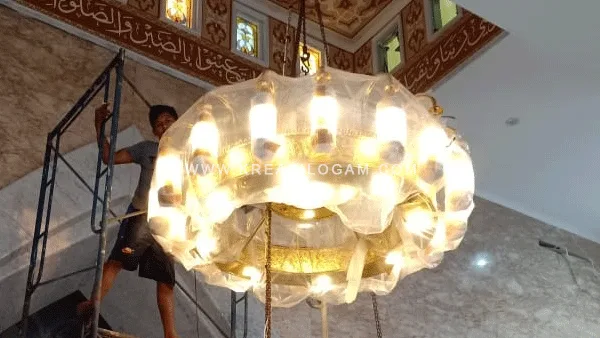 chandelier-masjid-alikhwan-tebet