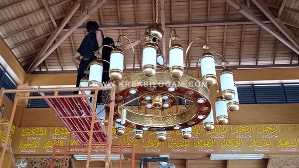 lampu-nabawi-masjid-jember-model-joglo